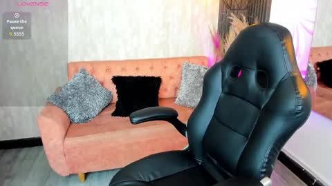 Snapshot of hannawells_ chatting on 27, 11, 2025 Hanna online show from 27, 11, 2025