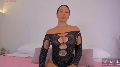 Hanna Williams  online show from 10, 11, 2025