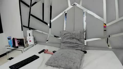 hanny_watson online show from 15, 2, 2025