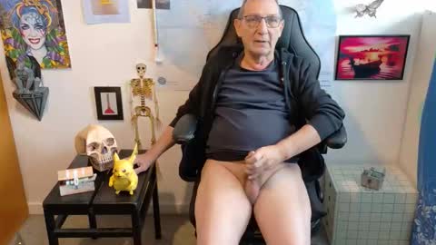 Snapshot of hansi63 chatting on 18, 9, 2025 charly online show from 18, 9, 2025