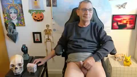 Snapshot of hansi63 chatting on 28, 9, 2025 charly online show from 28, 9, 2025