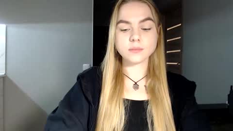 happy_fox_ online show from 22, 1, 2025