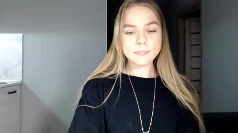 happy_fox_ online show from 2, 12, 2025