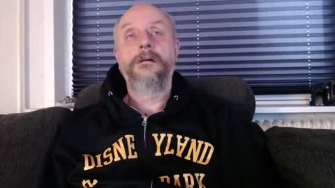 Snapshot of hardmrlazy chatting on 18, 12, 2025 MrLazy online show from 18, 12, 2025