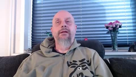 Snapshot of hardmrlazy chatting on 8, 1, 2026 MrLazy online show from 8, 1, 2026