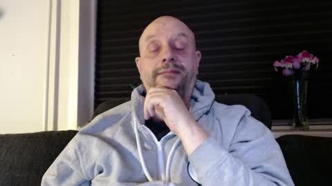 Snapshot of hardmrlazy chatting on 10, 1, 2026 MrLazy online show from 10, 1, 2026