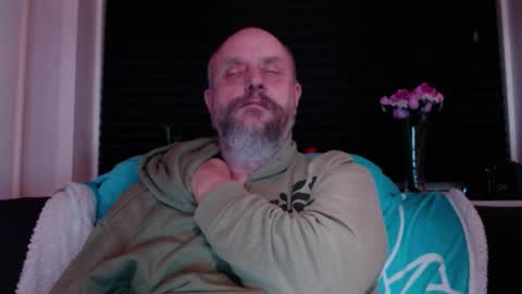 Snapshot of hardmrlazy chatting on 9, 2, 2026 MrLazy online show from 9, 2, 2026