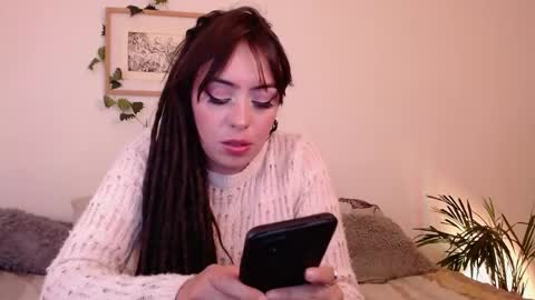 Snapshot of harmonyy01 chatting on 14, 1, 2025 Harmony Please help me to reach 100 thumbs up online show from 14, 1, 2025