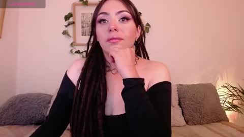 Snapshot of harmonyy01 chatting on 22, 2, 2025 Harmony Please help me to reach 100 thumbs up online show from 22, 2, 2025