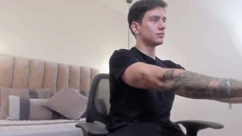 Snapshot of harryy_joness chatting on 5, 1, 2025 Harry Jones online show from 5, 1, 2025