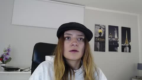 Snapshot of hat_girl chatting on 20, 12, 2024 Nicole online show from 20, 12, 2024