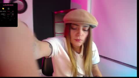 Snapshot of hat_girl chatting on 13, 1, 2025 Nicole online show from 13, 1, 2025