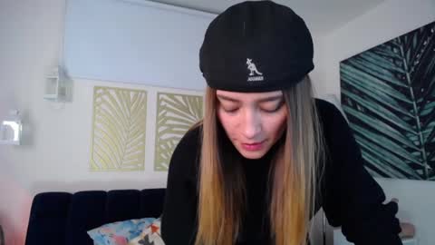 Snapshot of hat_girl chatting on 31, 1, 2025 Nicole online show from 31, 1, 2025
