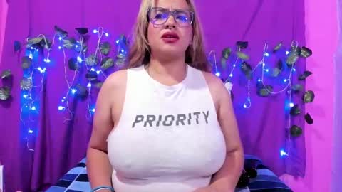 Snapshot of hazel_34 chatting on 6, 3, 2025 hazel online show from 6, 3, 2025