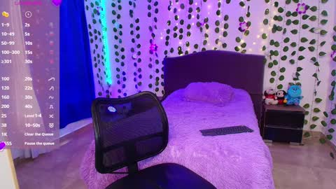 Snapshot of hazel_lynn_ross_ chatting on 3, 12, 2024 HAZEL LYNN ROSS online show from 3, 12, 2024