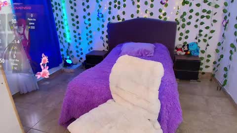 Snapshot of hazel_lynn_ross_ chatting on 7, 12, 2024 HAZEL LYNN ROSS online show from 7, 12, 2024