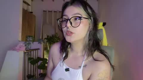 Snapshot of hazelbrownn23 chatting on 27, 6, 2026 Hazel Brown online show from 27, 6, 2026