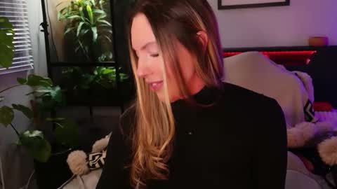 Hazeleo online show from 12, 1, 2026