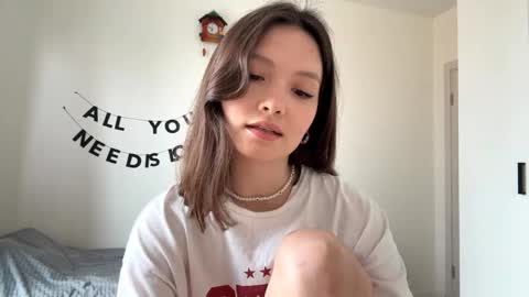 Snapshot of hazelhartshorn chatting on 24, 4, 2026 Kira online show from 24, 4, 2026