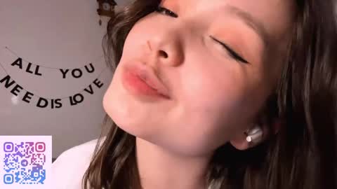 Snapshot of hazelhartshorn chatting on 29, 4, 2026 Kira online show from 29, 4, 2026