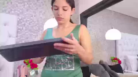 HazelMoret online show from 9, 9, 2025