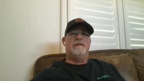 Snapshot of hdeuce22 chatting on 27, 4, 2026 Hdeuce22 online show from 27, 4, 2026