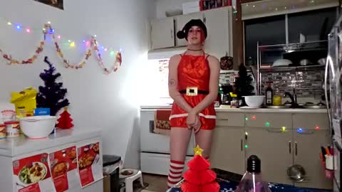 Snapshot of heartmyarc chatting on 12, 12, 2024 HeartMyArc online show from 12, 12, 2024