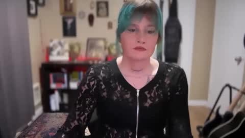 Snapshot of heavensentttt chatting on 4, 12, 2024 Saoirse online show from 4, 12, 2024