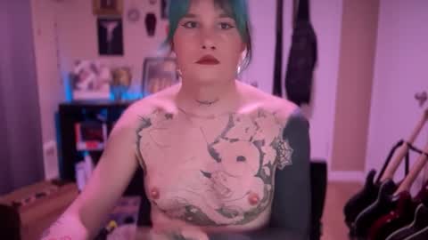 Snapshot of heavensentttt chatting on 10, 12, 2024 Saoirse online show from 10, 12, 2024