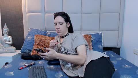 Snapshot of hecate1_ chatting on 30, 12, 2024 Keira Hecate online show from 30, 12, 2024