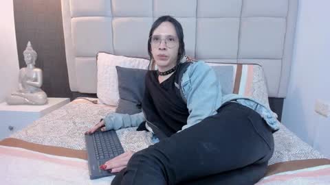 Snapshot of hecate1_ chatting on 8, 2, 2025 Keira Hecate online show from 8, 2, 2025