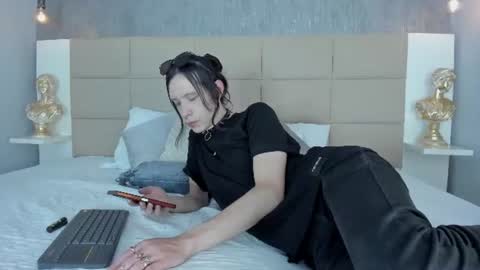 Keira Hecate online show from 17, 7, 2026