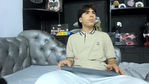 heellboy_ online show from 23, 10, 2025