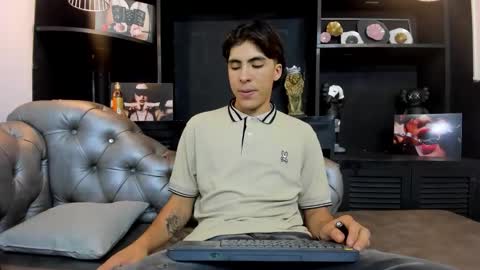 heellboy_ online show from 30, 10, 2025