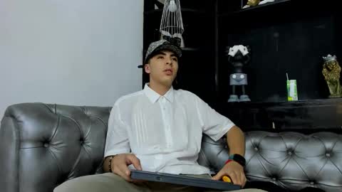 heellboy_ online show from 27, 11, 2025