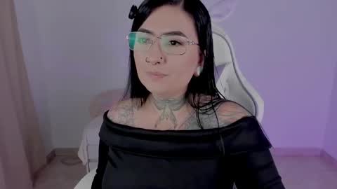 Snapshot of heey_kitty chatting on 13, 4, 2026 IM EMY online show from 13, 4, 2026