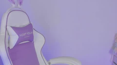 Snapshot of heey_kitty chatting on 28, 4, 2026 IM EMY online show from 28, 4, 2026