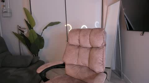 Helen online show from 4, 12, 2025