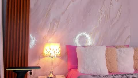 Helena Santos  online show from 2, 2, 2026