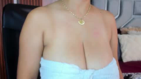 Snapshot of helena_santos01 chatting on 15, 7, 2026 Helena Santos online show from 15, 7, 2026