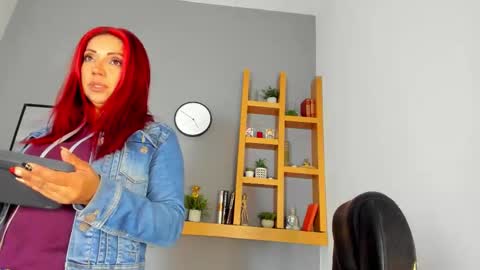 Snapshot of helenaduque_ chatting on 19, 9, 2025 Helena online show from 19, 9, 2025