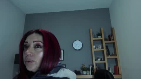 Snapshot of helenaduque_ chatting on 18, 11, 2025 Helena online show from 18, 11, 2025