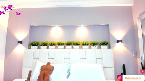 Snapshot of helenaroos chatting on 18, 12, 2025 H E L E N A online show from 18, 12, 2025