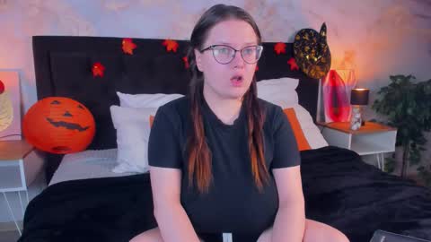 helendanvers online show from 23, 10, 2025