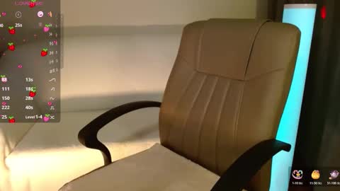 Snapshot of helenxlove chatting on 12, 11, 2025 HelenXLove online show from 12, 11, 2025