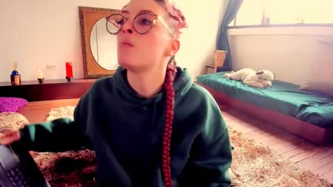 Heliconia online show from 13, 12, 2025