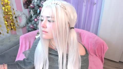 Snapshot of hell_fairy chatting on 19, 12, 2024 Laura online show from 19, 12, 2024