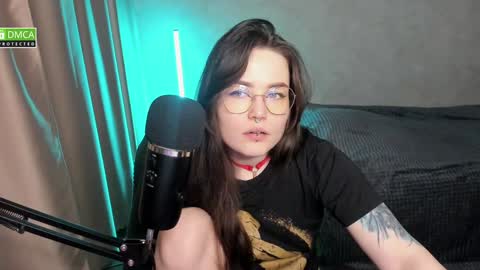 Red online show from 1, 2, 2025