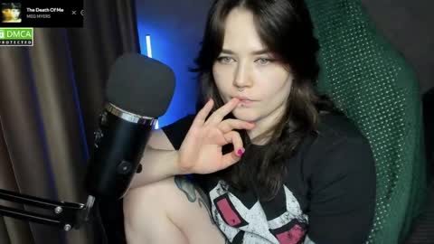 Snapshot of hell_hotline chatting on 3, 6, 2026 Red online show from 3, 6, 2026