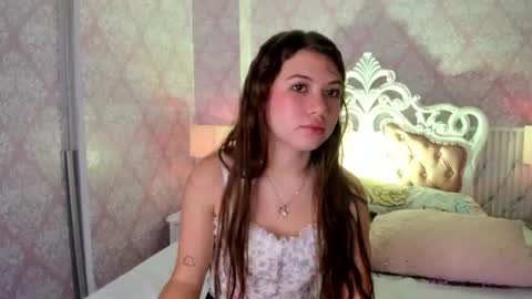 Snapshot of hellencute18_ chatting on 22, 7, 2026 online show from 22, 7, 2026
